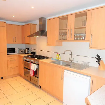 Comfortable And Welcoming Beatrix House By Cliftonvalley