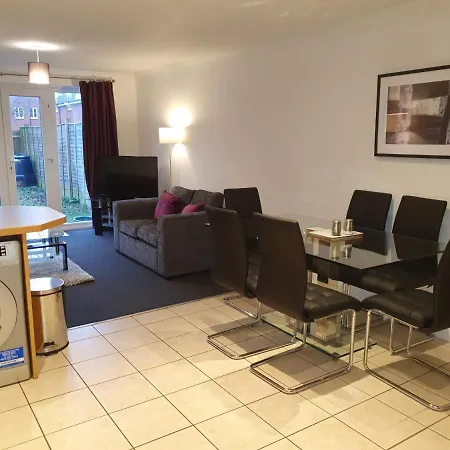 Comfortable And Welcoming Beatrix House By Cliftonvalley Apartment